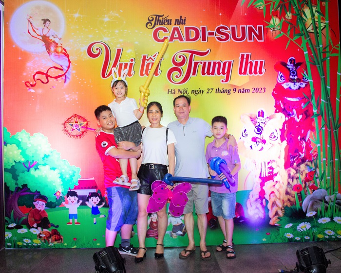 Em nhỏ CADI-SUN vui Trung thu cùng nàng Bạch Tuyết và bảy chú lùn